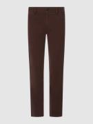 Slim fit chino met labeldetail, model 'Schino'