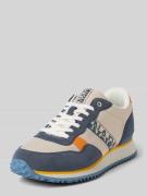 Sneakers met vetersluiting en labeldetail