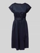 Midi-jurk met strikceintuur