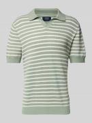 Regular fit poloshirt met V-hals