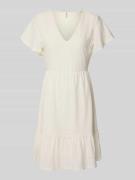 Getailleerde vrijetijdsjurk met broderie anglaise, model 'SANDRA'