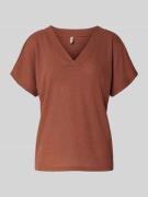 T-shirt met V-hals, model 'Delia'