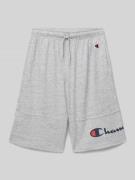 Regular fit sweatshorts met labelprint
