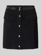 Minirok met knoopsluiting en klepzakken
