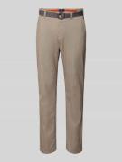 Slim fit chino met riem