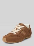 Sneakers met vetersluiting en labeldetail