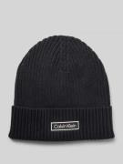 Gebreide muts met kasjmier en labelpatch