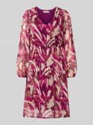 Knielange jurk met V-hals