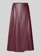 Midirok in leerlook in asymmetrisch design