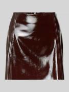 Minirok in leerlook met deelnaden