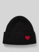 Gebreide muts met motiefstitching, model 'Happy Heart'