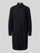 Knielange jurk met siergarnering, model 'DANNIKA'