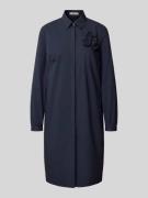 Knielange jurk met siergarnering, model 'DANNIKA'