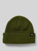 Gebreide muts met brede omslag en labeldetail