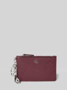 Pasjeshouder van runderleer met karabijnsluiting