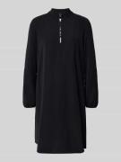 Knielange jurk met geribde opstaande kraag