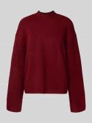 Gebreide pullover met opstaande kraag en extra brede schouders