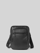 Schoudertas van leer met labeldetail