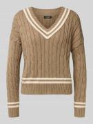 Gebreide pullover met kabelpatroon en V-hals, model 'TEDURPH'