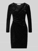 Knielange jurk met V-hals