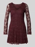 Kanten mini-jurk met V-hals, model 'ALBA'