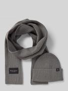 Muts en sjaal in een set van puur katoen