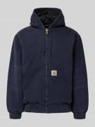 Jack met kangoeroezak en labeldetail