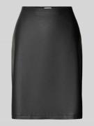 Uitlopende minirok in gladleerlook