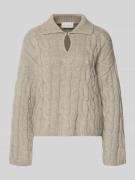 Gebreide pullover met kabelpatroon, model 'Pavana Peony'