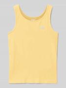 Top met bandjes in riblook met labelstitching