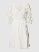 Wikkeljurk van katoen met broderie anglaise, model 'Anglaise'