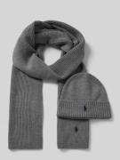 Sjaal en muts van wol in een set met cadeaubox