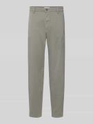 Tapered fit chino met achterzakken