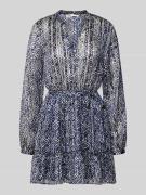 Getailleerde vrijetijdskleding met details van effectgaren, model 'AVE...