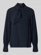 Comfortabele blouse met druppelvormige hals