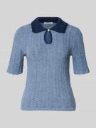 Gebreid shirt met platte kraag en druppelvormige hals