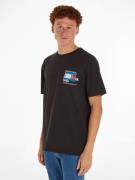 NU 20% KORTING: TOMMY JEANS T-shirt TJM TOMMY NY GRAFFITI FLAG TEE