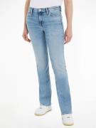 NU 20% KORTING: TOMMY JEANS Bootcut jeans Maddie met tommy jeans merkl...