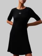 Calvin Klein Sweatjurk WOVEN LABEL SS SWEATER DRESS