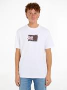 NU 20% KORTING: Tommy Jeans Plus T-shirt TJM REG STREET SIG FLAG TEE E...