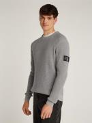 NU 20% KORTING: Calvin Klein Trui met ronde hals BADGE EASY SWEATER