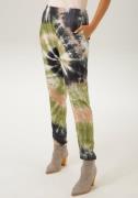 NU 20% KORTING: Aniston CASUAL Comfortbroek met batikdruk - elk stuk i...