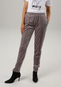 Aniston CASUAL Comfortbroek van edele, glanzende fluweel