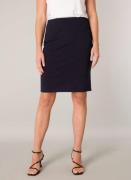 Base Level Kokerrok Jane Modellerende naden zorgen voor de kenmerkende...