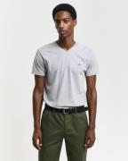 Gant T-shirt SLIM SHIELD V-NECK T-SHIRT met een klein geborduurd logo ...
