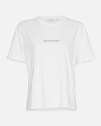 Moss Copenhagen 17595 w24 mschterina organic small logo tee